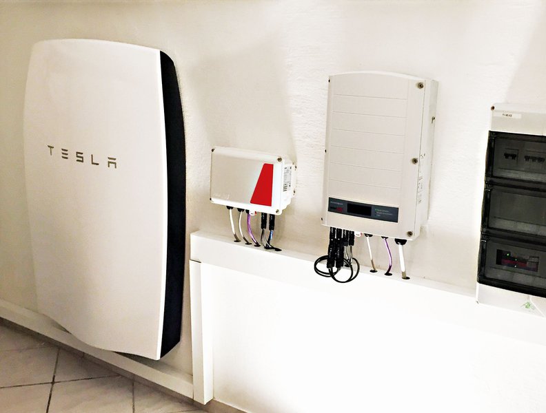 Tesla PowerWall wird jetzt in Deutschland ausgeliefert!