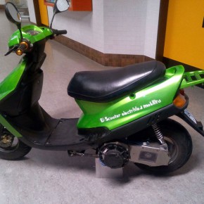 El-Scooter - ein Motorroller verwandelt sich El-Scooter - ein Motorroller verwandelt sich