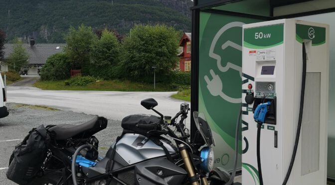 Fahrt nach Lappland auf einem E-Motorrad